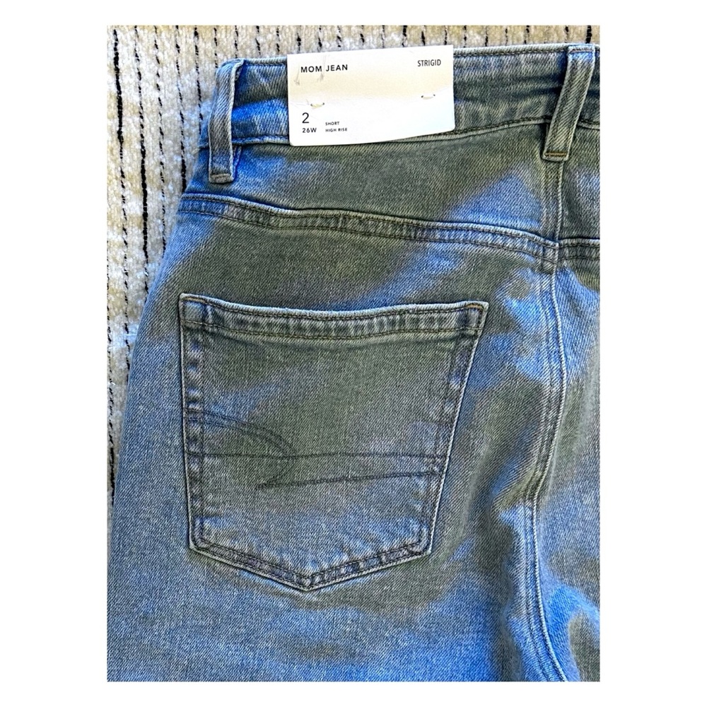 AE Strigid Mom Jean 2 Short Light Blue Breeze Wash NWT - Picture 8 of 10
